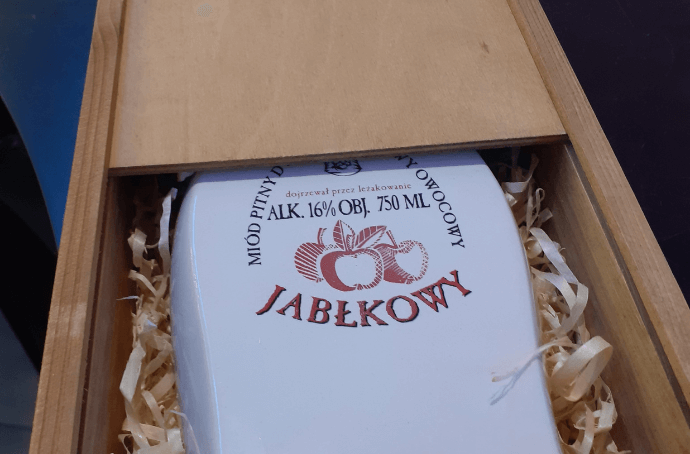 Miód Pitny Jaros Dwójniak Jabłkowy etykieta spod wieka
